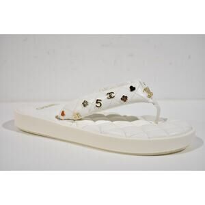 Chanel 23P White Quilted Charms Padded Pool Thong Logo Mule Slide Flat Sandal 35